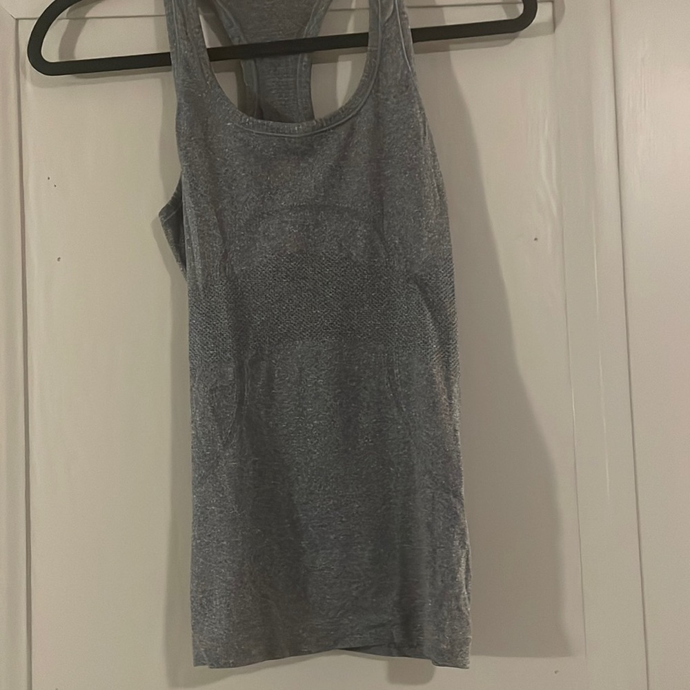 Lululemon size 6 tank